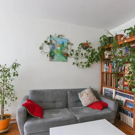 Spacious With Garden Apartment