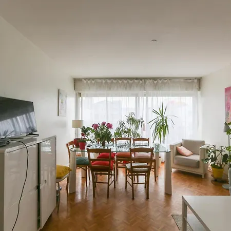 Spacious With Garden Apartment *
